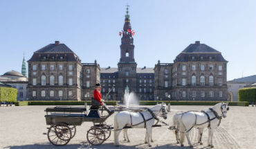 Christiansborg Slot set fra Ridebanen foto Mikkel Grønlund